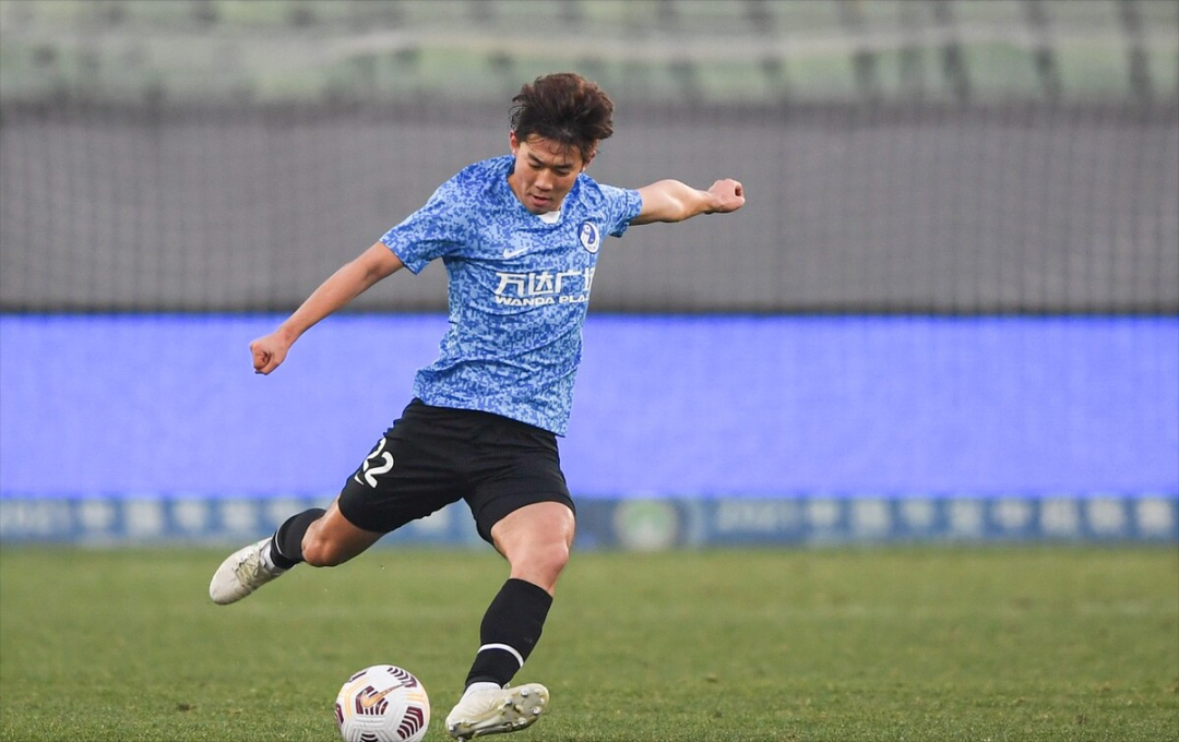 关于风云突变那不勒斯冲刺阶段门线救险；中超版图或变；底气十足；球探报告显示潜力的信息