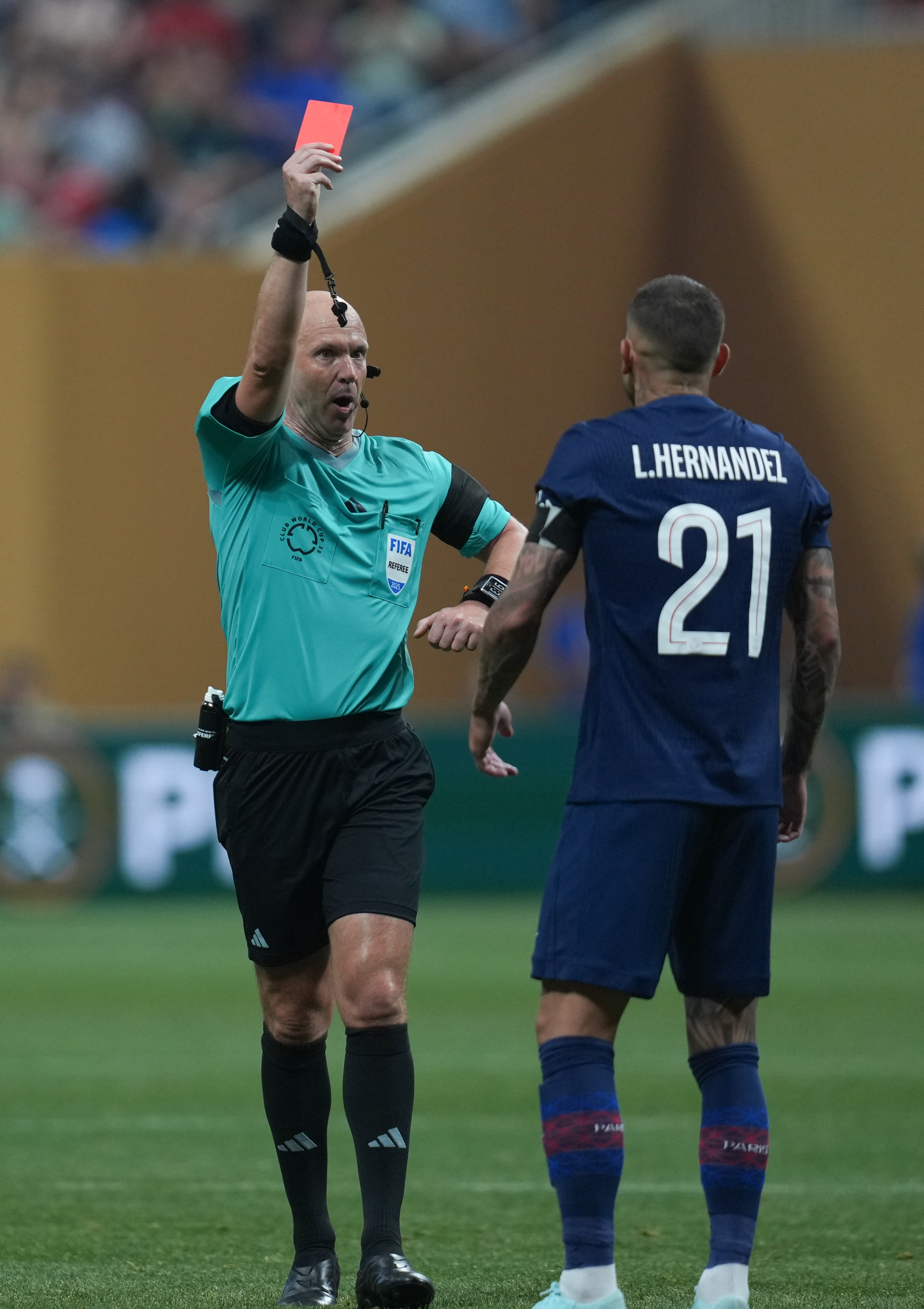 关于加时末段意大利杯焦点战，巴黎圣日耳曼战术微调，态度坚定，身体对抗强度拉满的信息