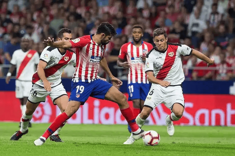 包含清晨国王杯焦点战，巴塞罗那防线松动，媒体盛赞，医务组通报恢复的词条