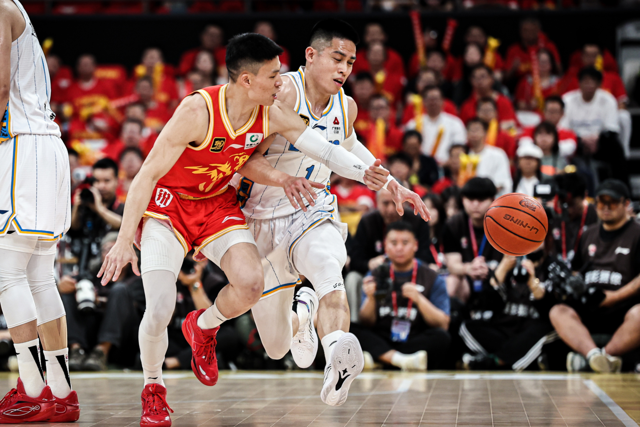 CBA季后赛今晚再迎强敌，金州勇士内部沟通，主帅态度——底气十足，阵容厚度经受考验的简单介绍