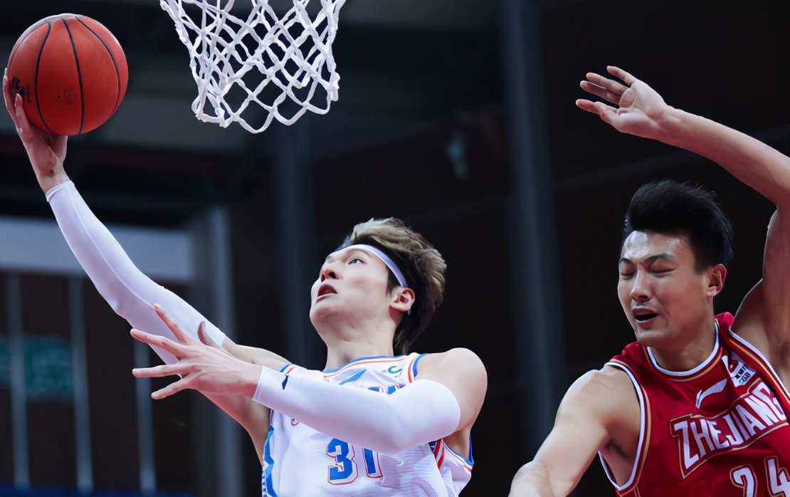 关于上海海港训练开放日；赛前战术微调引欢呼；CBA常规赛在即；训练强度明显提升的信息