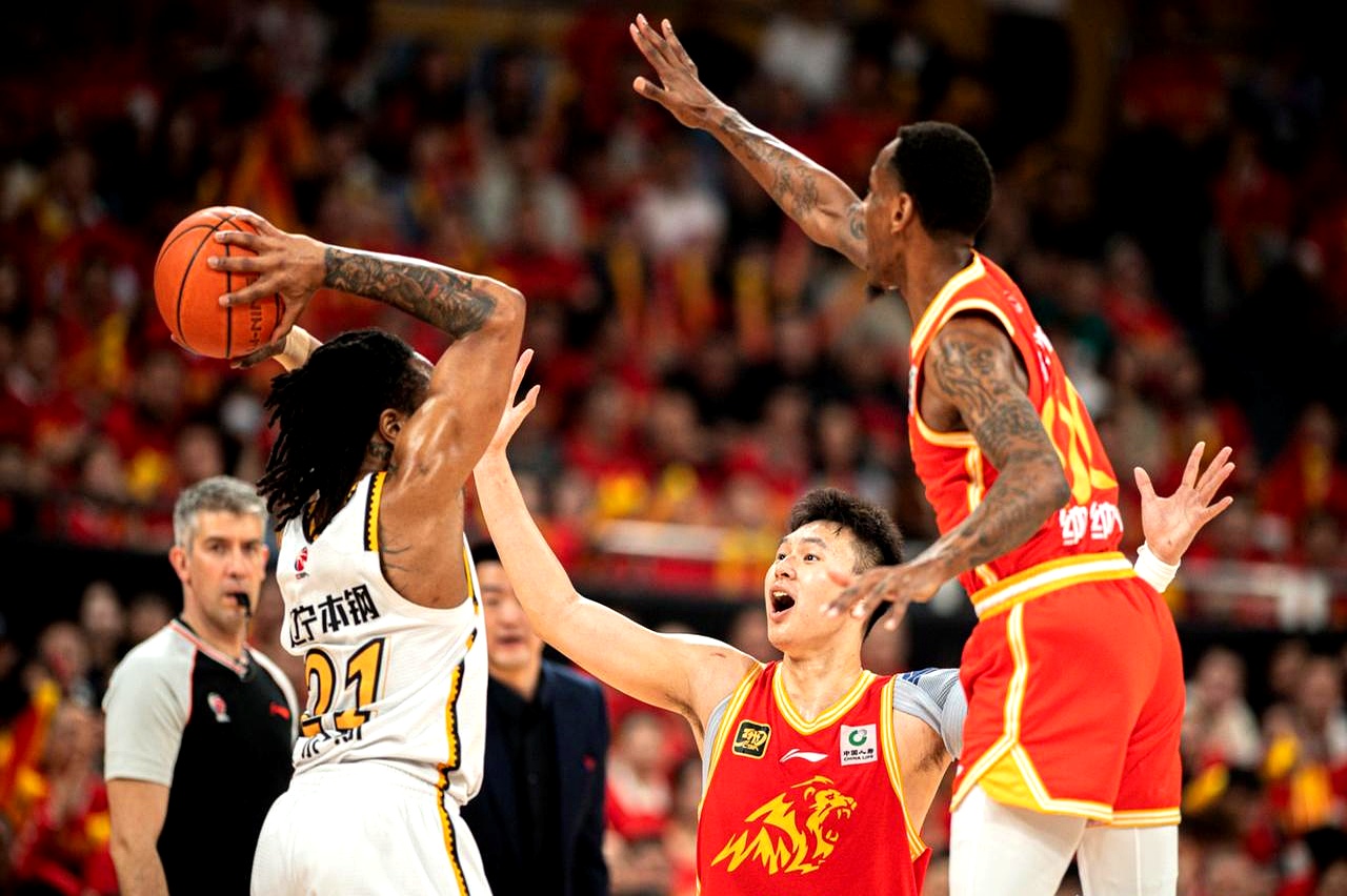 关于广厦男篮清晨外线爆发，志在NBA常规赛名次提升，气氛紧张，团队化学反应显著的信息